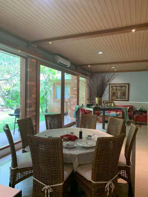 dijual villa pejaten barat