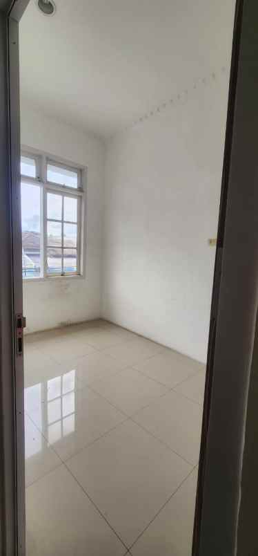 disewakan ruko gudang kantor pondok kopi duren sawit