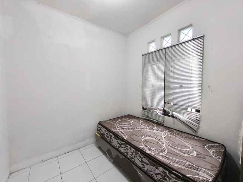 disewakan rumah 1 tingkat komplek cemara asri
