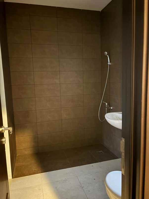 disewakan rumah cluster regia scg