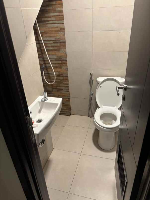 disewakan rumah cluster regia scg