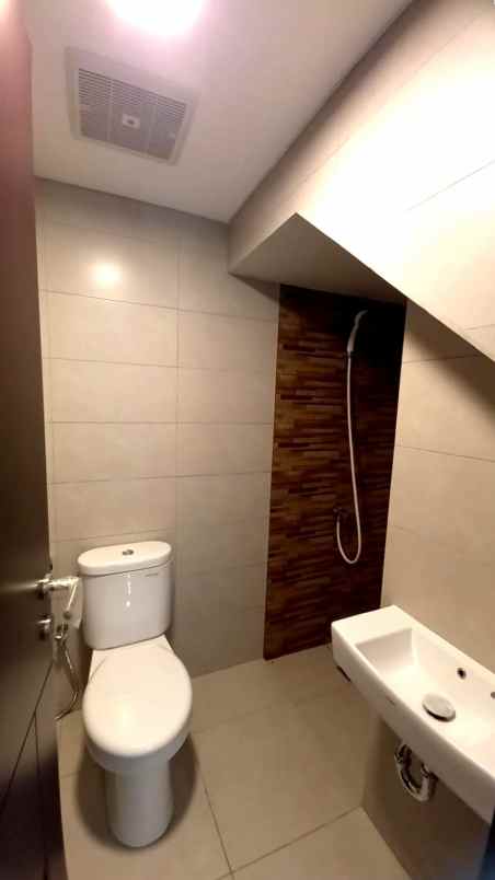 disewakan rumah cluster regia scg