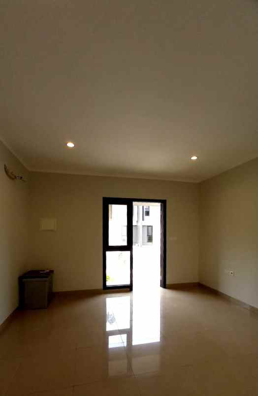 disewakan rumah cluster regia scg