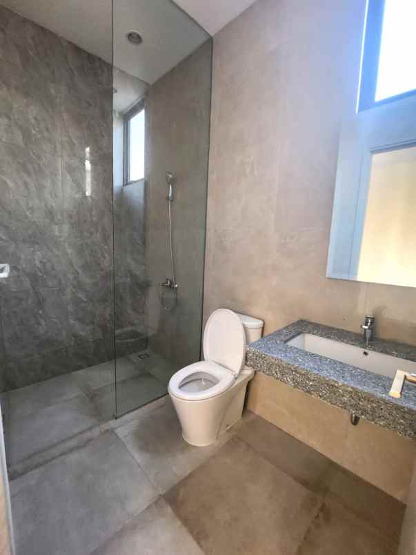 disewakan rumah cluster sentarum asya jgc