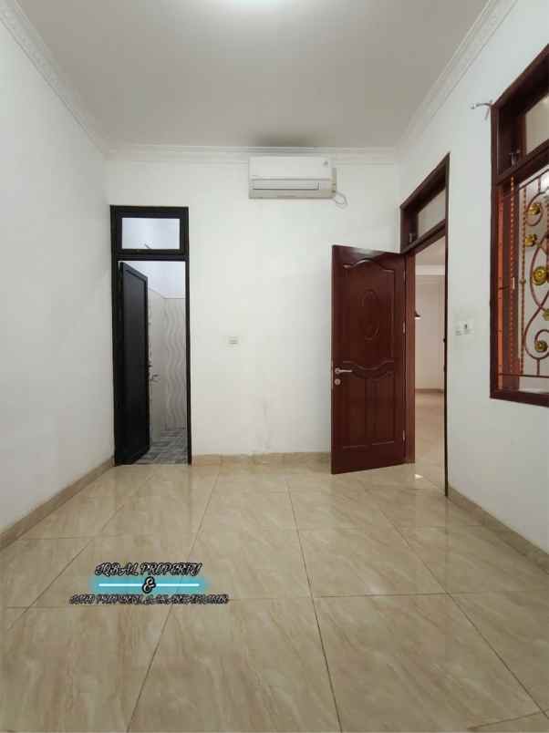 disewakan rumah dalam komplek tenang di rawamangun