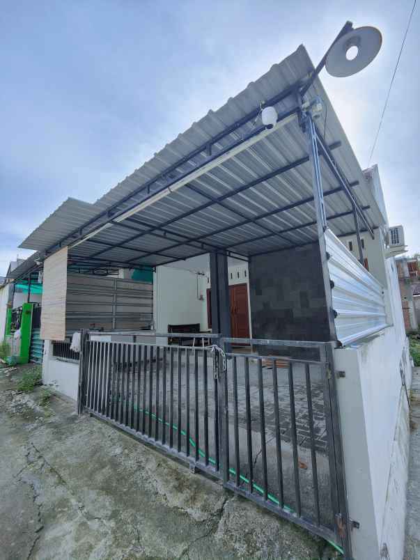 disewakan rumah di belakang umy