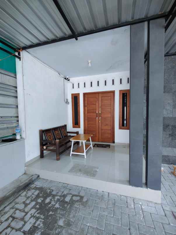 disewakan rumah di belakang umy