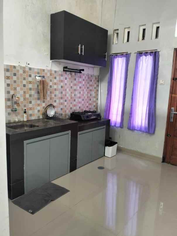 disewakan rumah di belakang umy