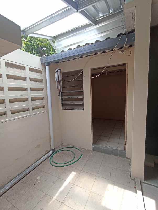 disewakan rumah east coast