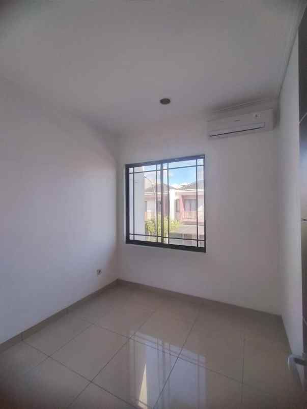 disewakan rumah green lake city cluster asia 6x15