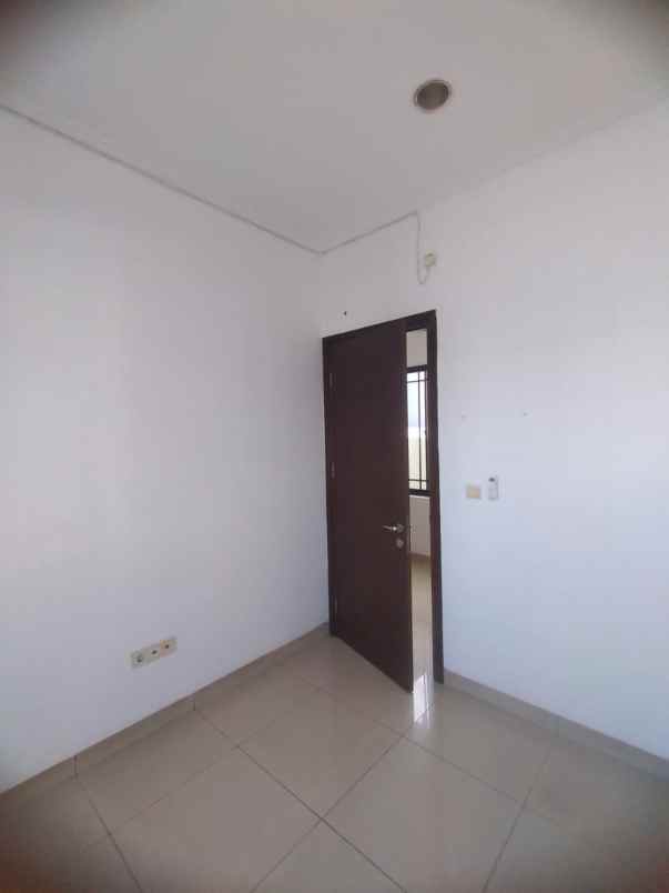 disewakan rumah green lake city cluster asia 6x15