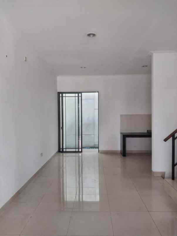 disewakan rumah green lake city cluster asia 6x15