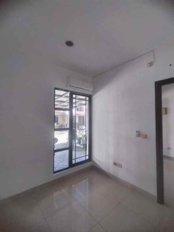 disewakan rumah green lake city cluster asia 6x15