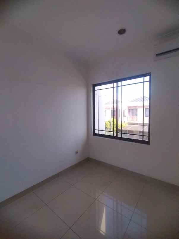 disewakan rumah green lake city cluster asia 6x15