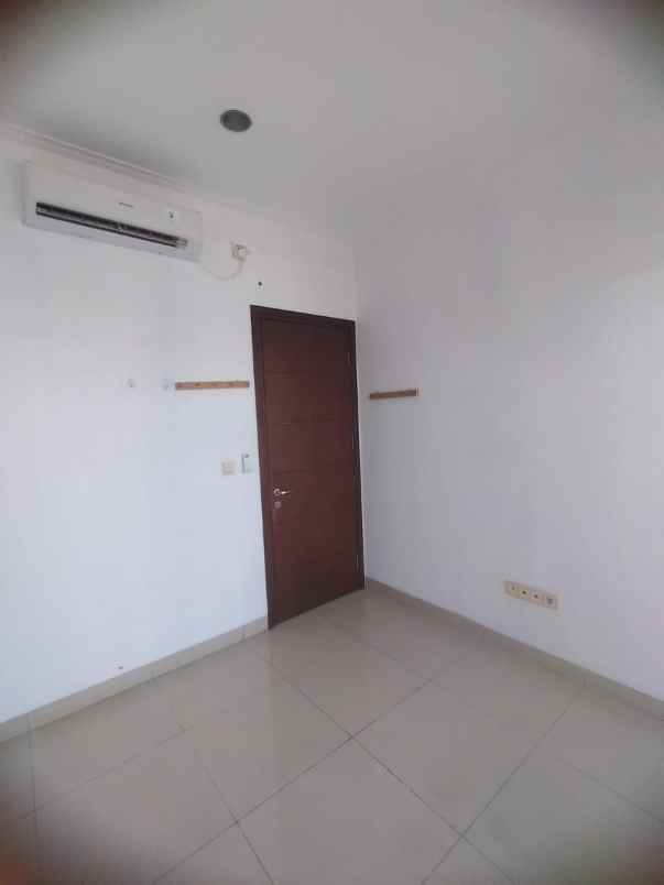 disewakan rumah green lake city cluster asia 6x15