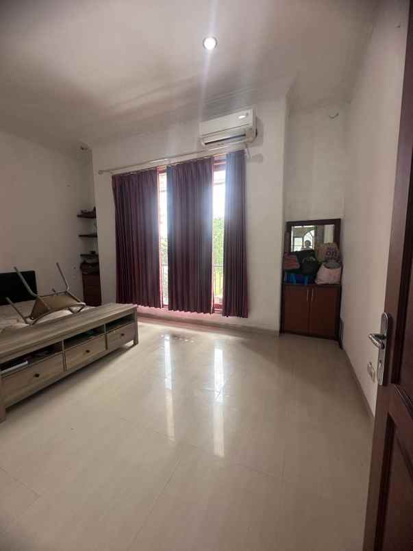 disewakan rumah pakuwon indah surabaya barat