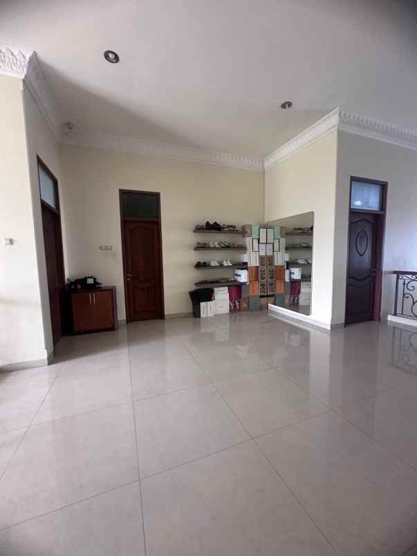 disewakan rumah pakuwon indah surabaya barat