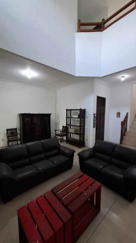 disewakan rumah perumahan darmo villa