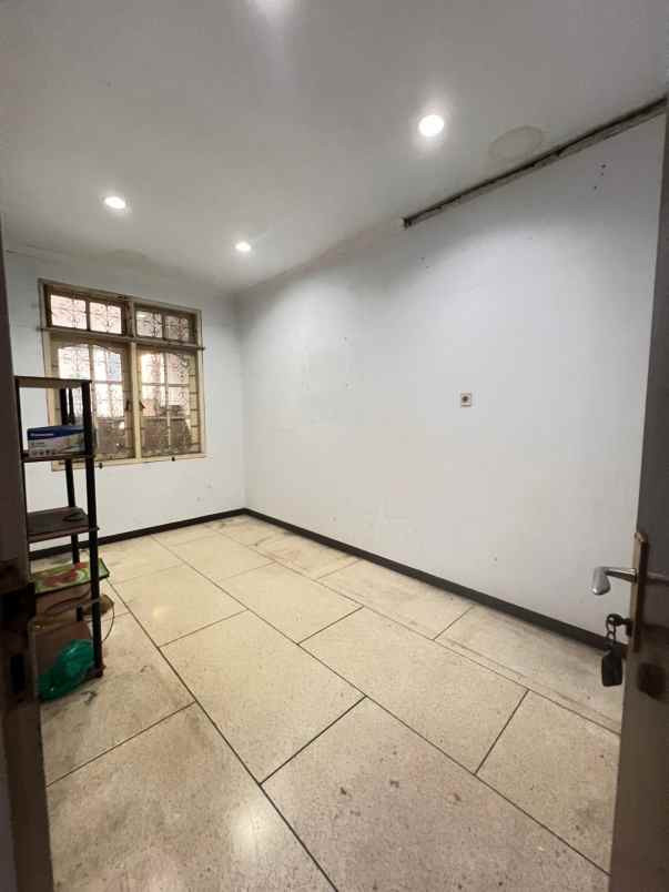 disewakan rumah tajung duren jakarta baratv