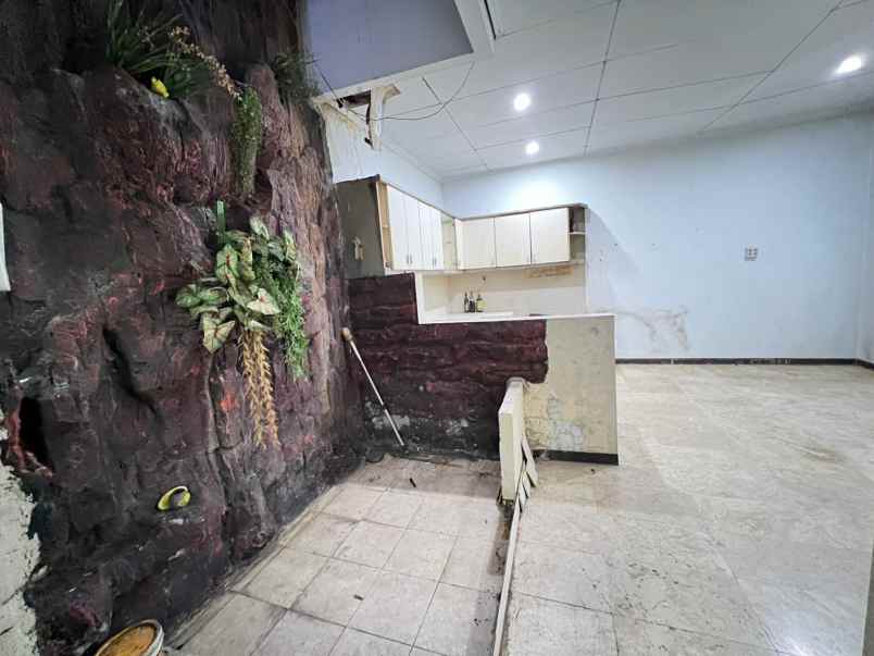 disewakan rumah tajung duren jakarta baratv