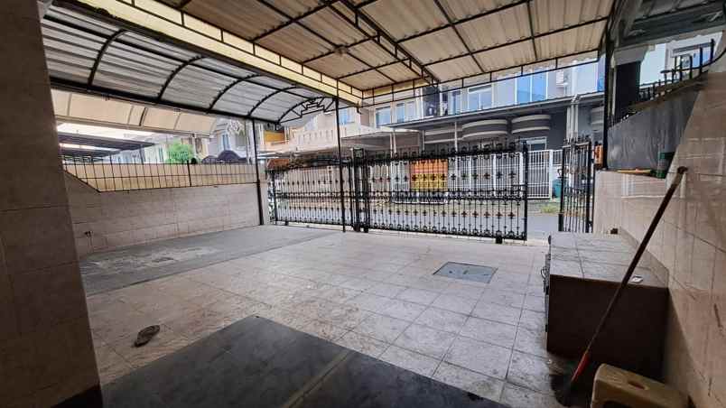 disewakan rumah taman modern