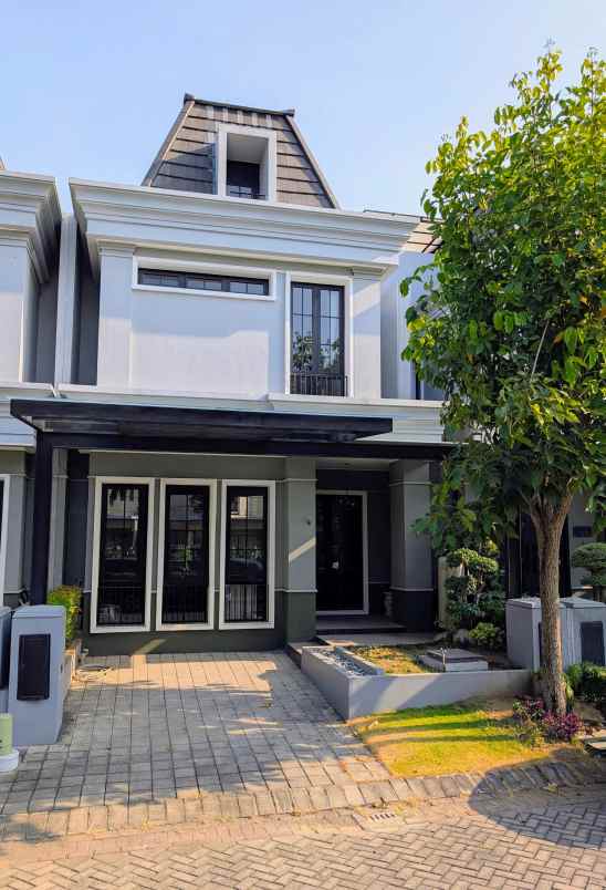 disewakan the white house dian istana surabaya barat