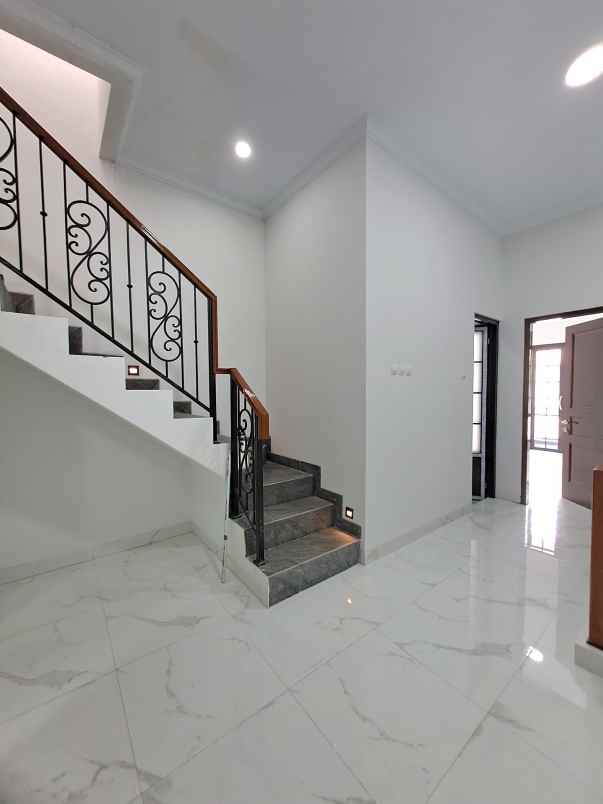 jual rumah baru siap huni di komplek dki jagakarsa