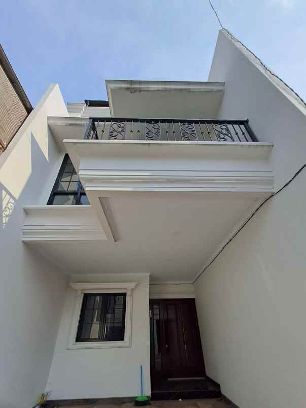 jual rumah baru siap huni di komplek dki jagakarsa