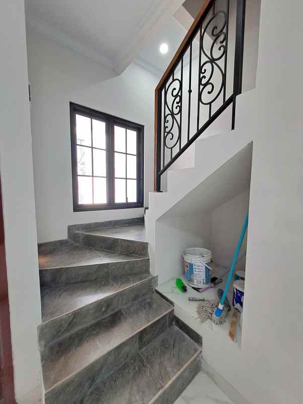 jual rumah baru siap huni di komplek dki jagakarsa