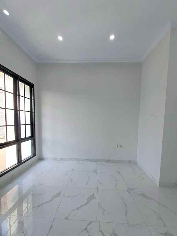 jual rumah baru siap huni di komplek dki jagakarsa