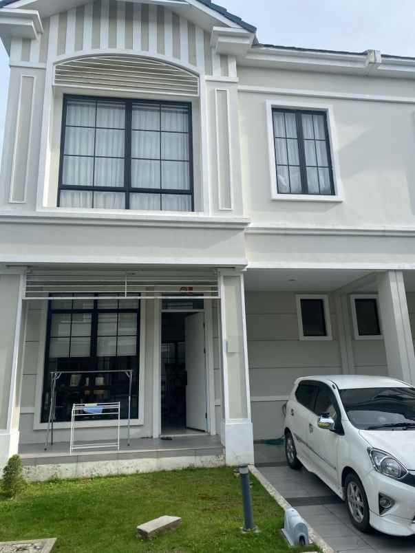 jual rumah cantik di lavon 2 swan city cluster citrine
