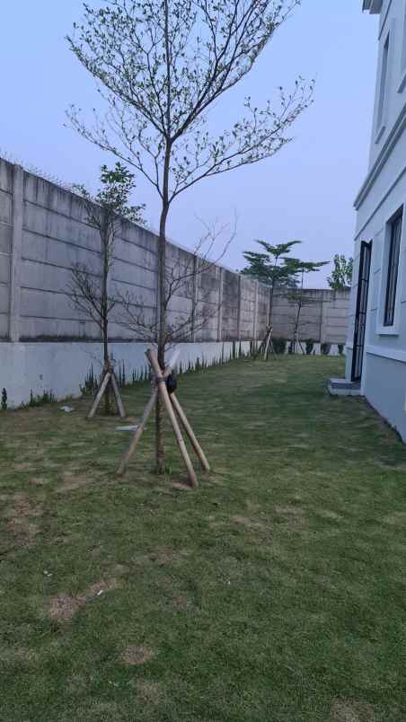 jual rumah cantik di lavon 2 swan city cluster citrine