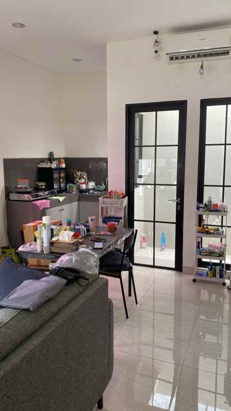 jual rumah cantik di lavon 2 swan city cluster citrine
