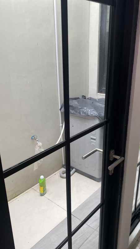 jual rumah cantik di lavon 2 swan city cluster citrine