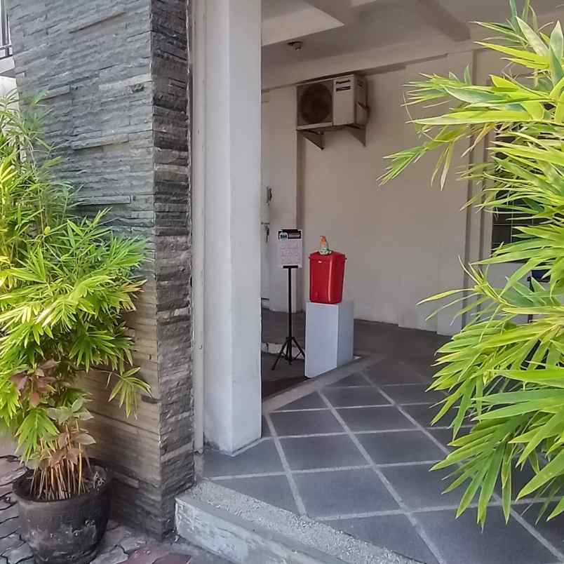 jual rumah cocok untuk usaha di jalan cempaka surabaya