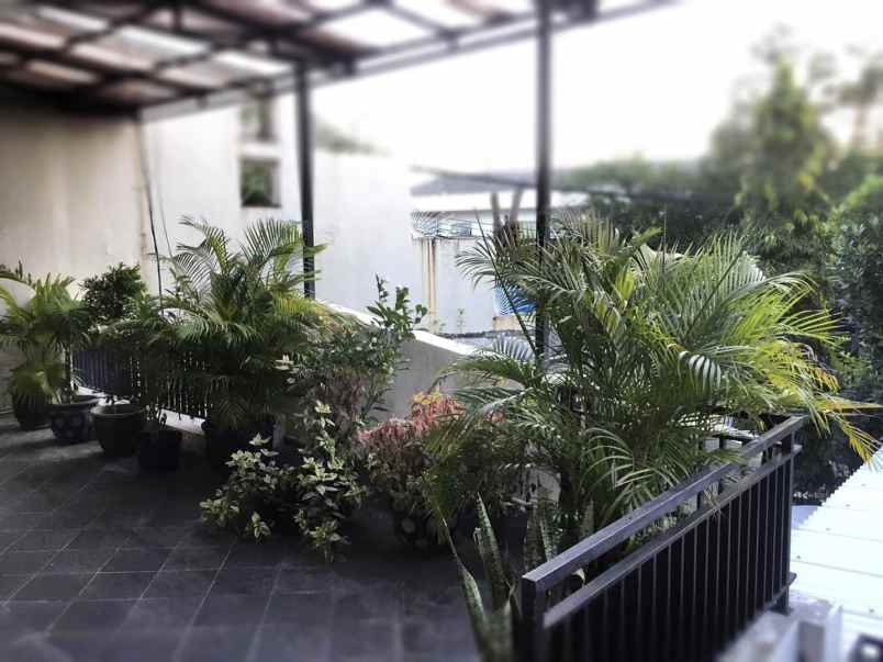 jual rumah cocok untuk usaha di jalan cempaka surabaya