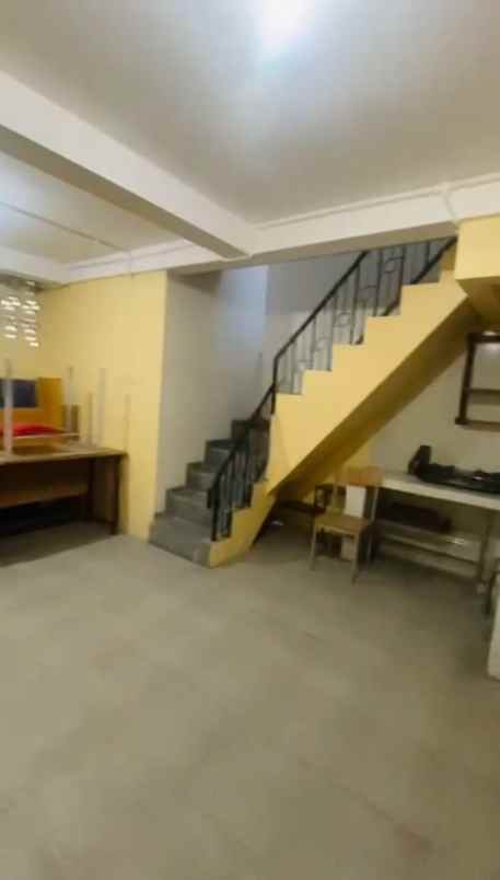 kalijudan rumah cantik 1 5 lantai full furnish