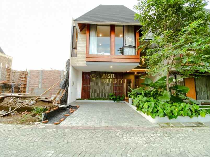 perumahan 2 lantai megah dan mewah di maguwoharjo