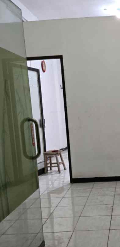 ruko 3 lantai nol jalan raya kedung cowek siap pakai
