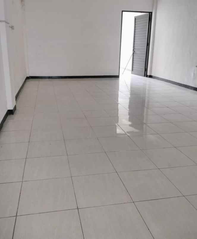 ruko 3 lantai nol jalan raya kedung cowek siap pakai