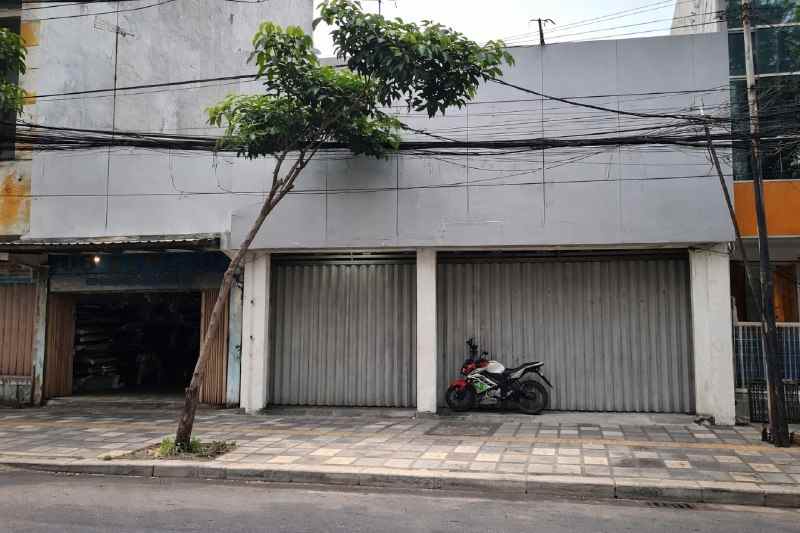 ruko dharmahusada hadap selatan