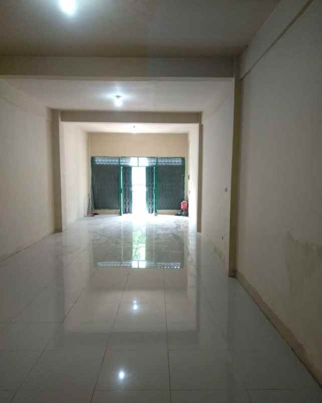 ruko pengampon square hadap selatan