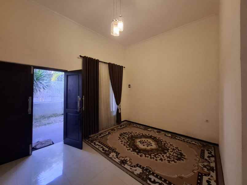 rumah 2 lantai di griya mangli indah jember