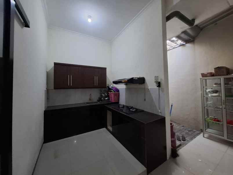 rumah 2 lantai di griya mangli indah jember