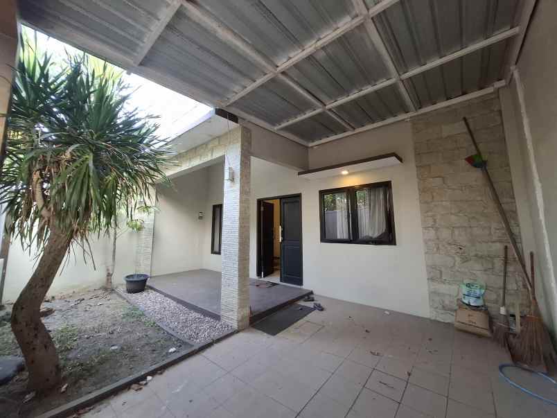 rumah 2 lantai di griya mangli indah jember