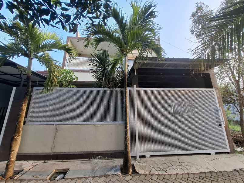 rumah 2 lantai di griya mangli indah jember