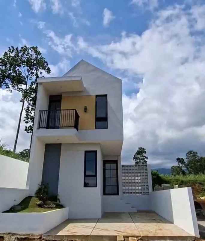 rumah 2 lantai lokasi ngenep karangploso malang