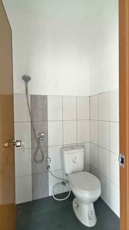 rumah 2 lantai lokasi ngenep karangploso malang