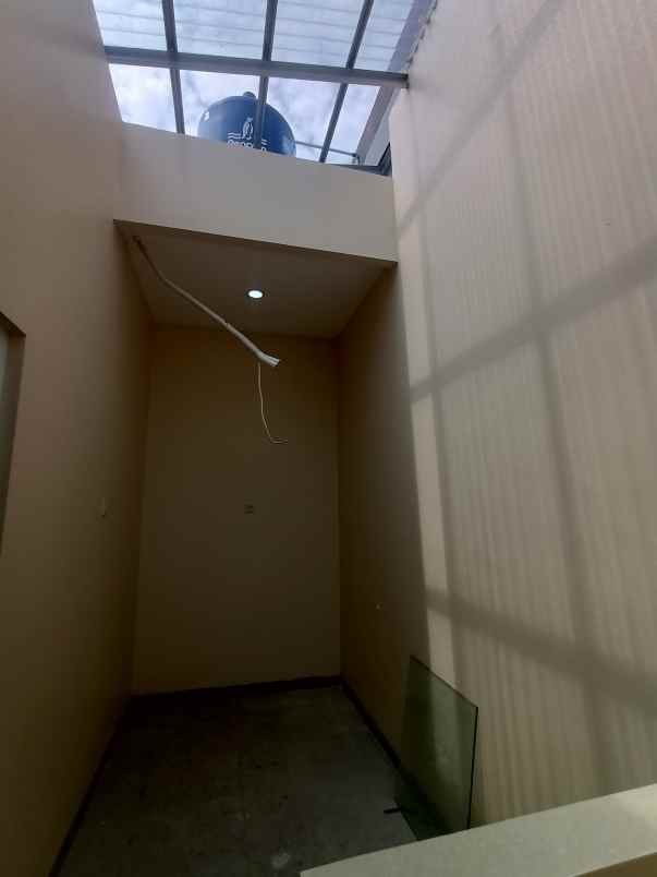 rumah 2 lantai minimalis harga nego di harapan indah