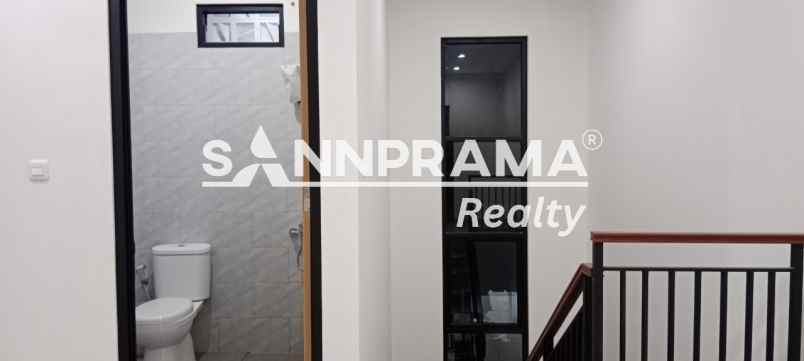 rumah 2 lantai murah siap huni nempel tol desari depok